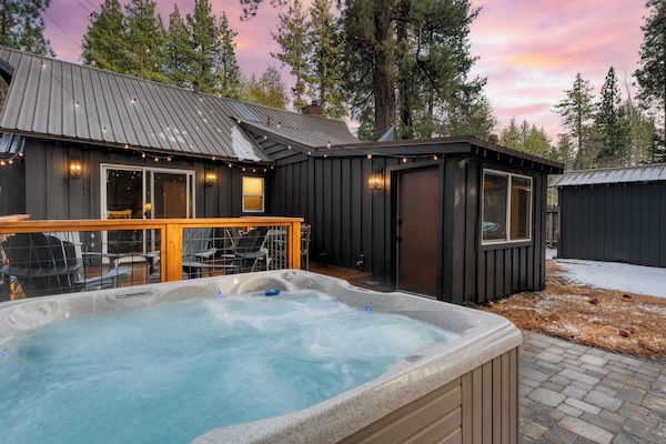 Westlake Cabin By Avantstay Hot Tub, Near Skiing, Walk To Restaurants & Lake! - Lake Tahoe