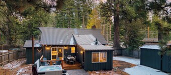 Westlake Cabin by Avantstay Hot Tub, Near Skiing, Walk to Restaurants & Lake!