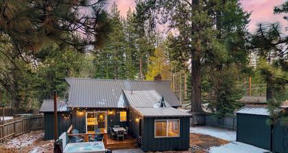Westlake Cabin by Avantstay Hot Tub, Near Skiing, Walk to Restaurants & Lake!