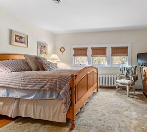 3 bedrooms, desk, iron/ironing board, free WiFi - Peaceful Retreat – Perfect for Track Season! (Saratoga Springs)