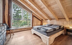 5 bedrooms, travel crib, free WiFi