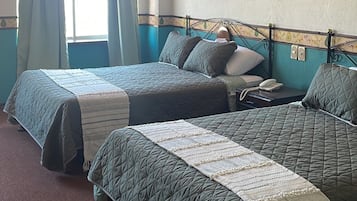Habitación doble familiar de uso individual, vista a la ciudad | Escritorio, espacio para trabajar con laptop y wifi gratis