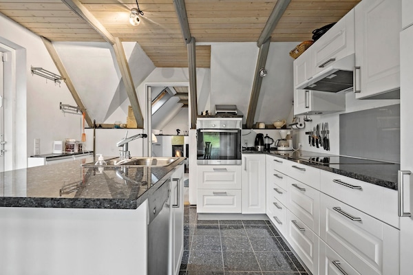 Frigorífico, horno, placa de cocina y lavavajillas