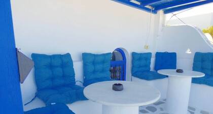 Sunset Suite: Charming 2-bedroom apartment with WiFi, AC in Center of Mykonos