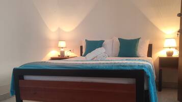 Comfort Room | Premium bedding, pillowtop beds, iron/ironing board, free WiFi