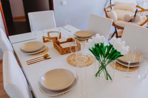 Cozy and modern 3-bedroom apartment in Lisbon near the airport.