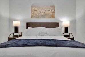 2 slaapkamers, een bureau, een strijkplank/strijkijzer, wifi