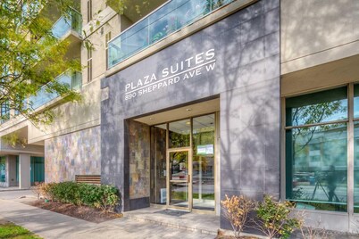 Large 2+2+den, private terrace, gym, sauna, garage, walk to subway!