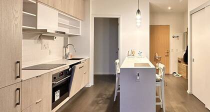 Cozy Midtown Condo Steps to Subway & Amenities