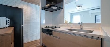 Fridge, microwave, stovetop, electric kettle