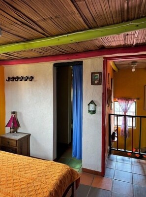5 bedrooms, WiFi, bed sheets