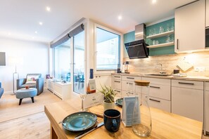 Fridge, microwave, stovetop, dishwasher - House Christianenhöhe, Whg. 09 Capper - Central. Close to the beach. Cashier's arm. (Westerland)
