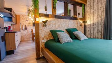 2 bedrooms, travel cot, free WiFi