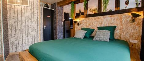 2 bedrooms, travel cot, free WiFi