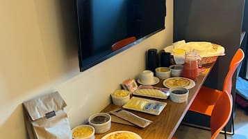 Free daily continental breakfast