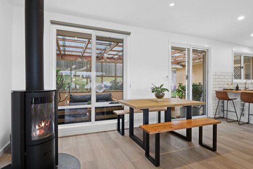 3 bedroom, pet friendly home CBD