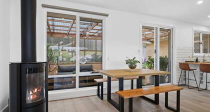 3 bedroom, pet friendly home CBD