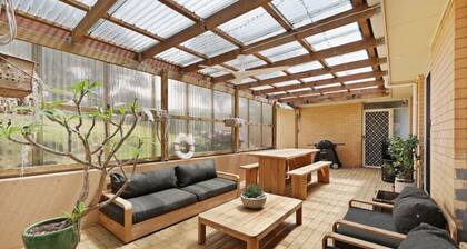 3 bedroom, pet friendly home CBD