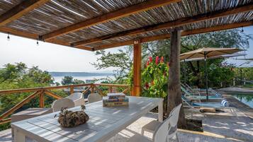 Luxury Cottage, Lake View | Terrace/patio