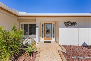 Exterior detail - Gulf Access, Dock with Tiki, Heated Pool - Casa Chillotta - Roelens (Cape Coral)