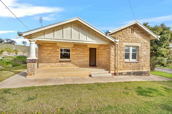 Exterior - Escape to Barossa at Lambert Estate Retreat - Where comfort meets vineyard charm (Angaston)