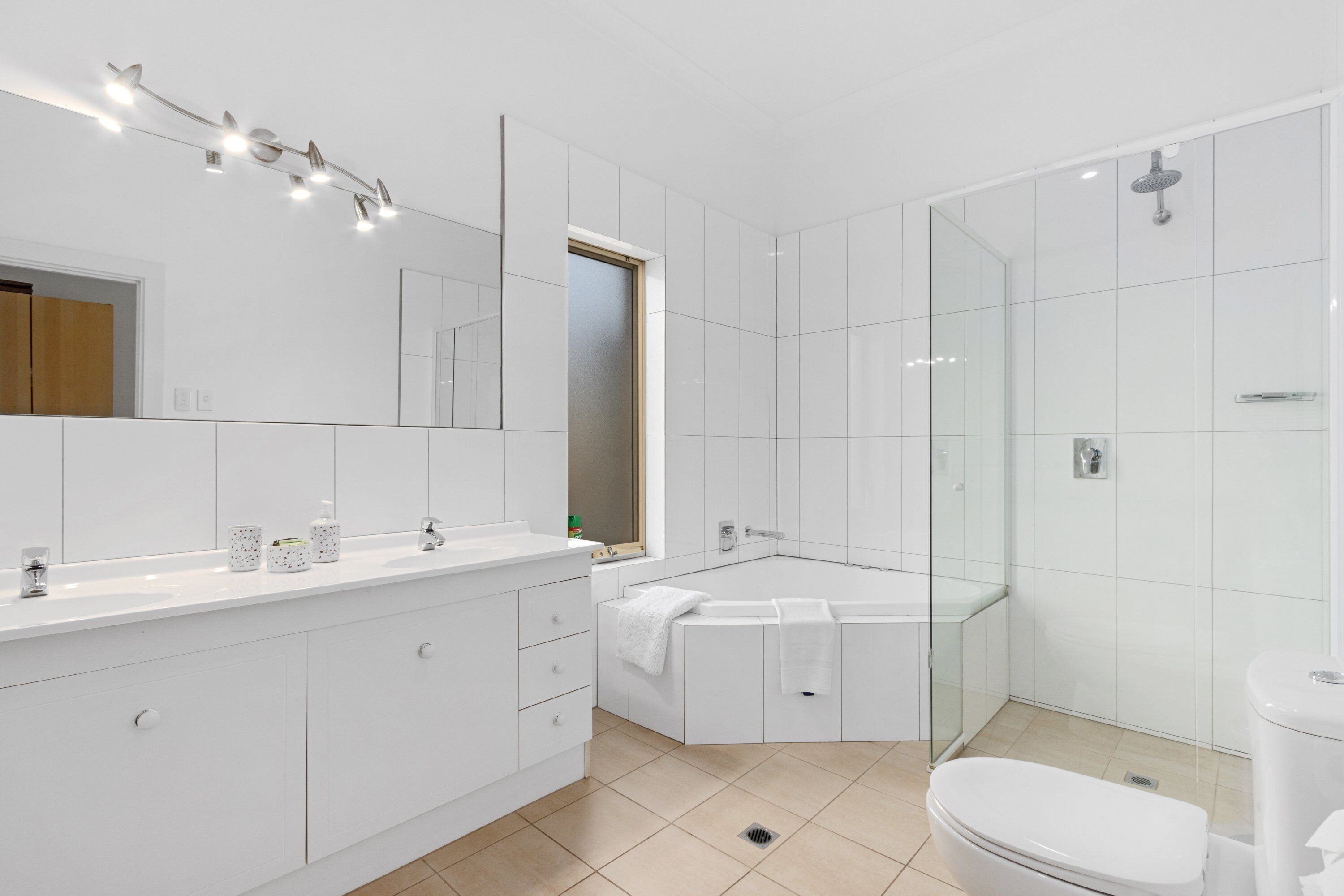 Shower, jetted bath
