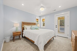 6 bedrooms, desk, iron/ironing board, free WiFi
