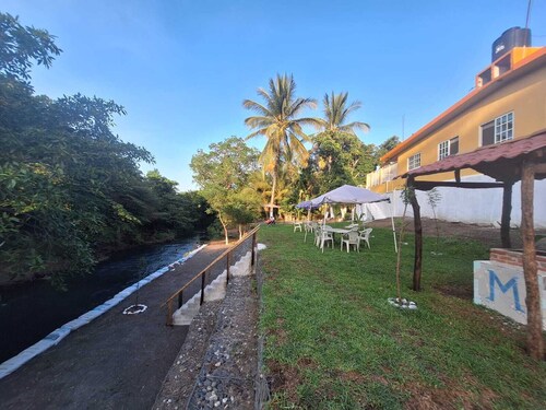 Charming 3-bedroom house with WiFi and AC in lovely Chalahuite FINCA MIROSLAVA