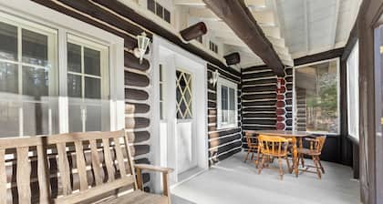 Pet/family friendly cabin w/ lake access < 2 miles from Camp of the Woods