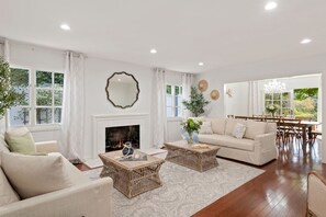 Smart TV, fireplace, stereo