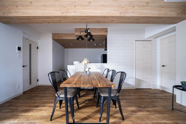 객실 내 식사 공간