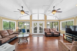 Smart TV, video games, foosball - Summer Deals!! Snowbird '26 Savings! Home On Grand Lagoon! (Panama City Beach)