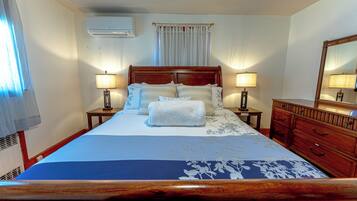 4 bedrooms, desk, iron/ironing board, travel crib