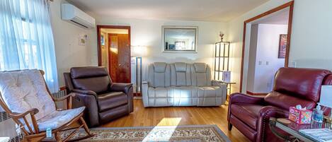 Smart TV, computer monitors