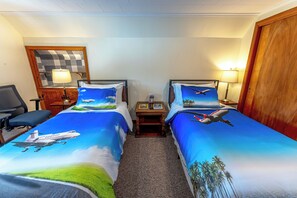 4 bedrooms, desk, iron/ironing board, travel cot