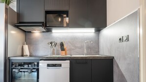A compact kitchen with a dishwasher, a microwave, and a sink. - Bright villa 8 ppl, garden, close to the sea (Sérignan)