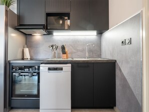 Refrigerador, microondas, horno, lavavajillas