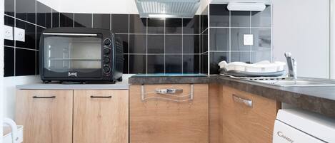 Fridge, microwave, dishwasher, coffee/tea maker