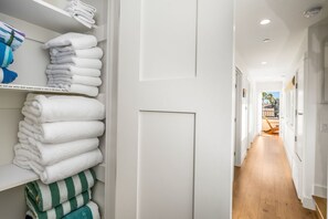 Interior - New! 3BD/3BA Home with Rooftop Deck & Ocean Views! (San Diego)