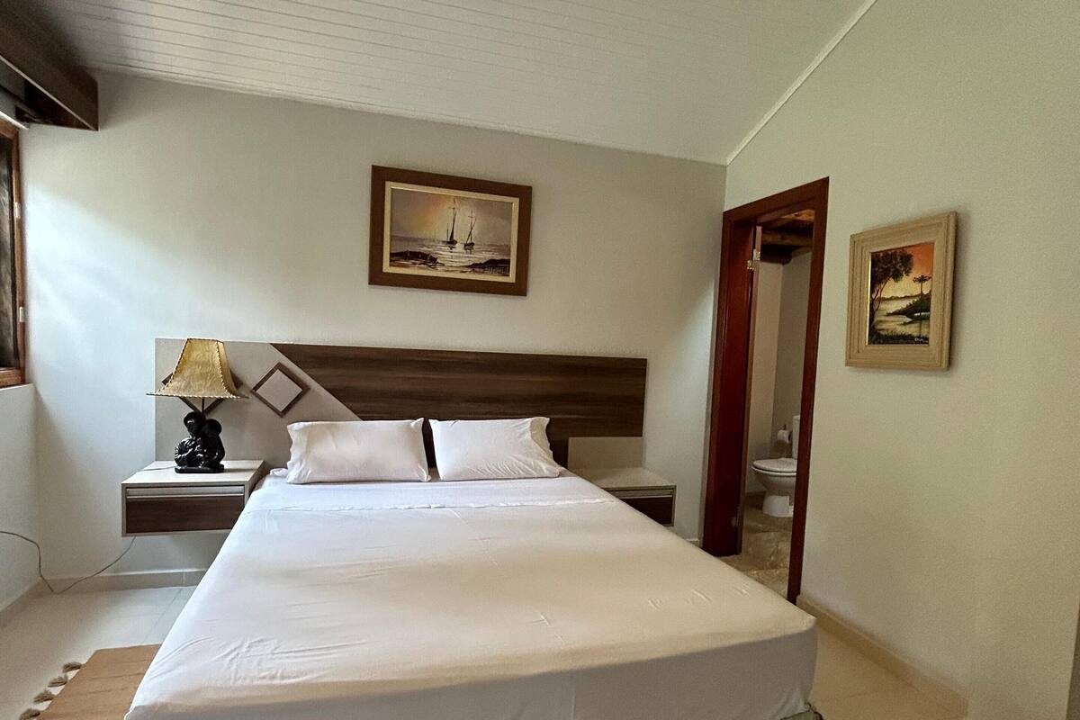 Cabin, 1 Queen Bed | Free WiFi, bed sheets