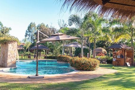 Outdoor pool. Cabaña Mi Querido Viejo