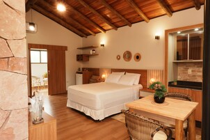 Premium Cabin, Hot Tub | WiFi (free), bed sheets