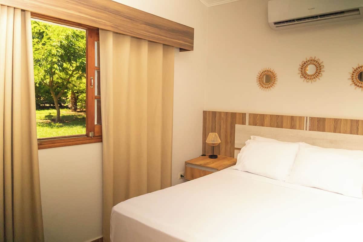 Cabin, 1 Queen Bed | Free WiFi, bed sheets