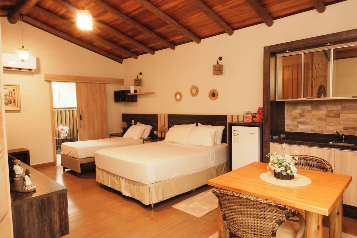 Premium Cabin, Multiple Beds, Hot Tub | Free WiFi, bed sheets