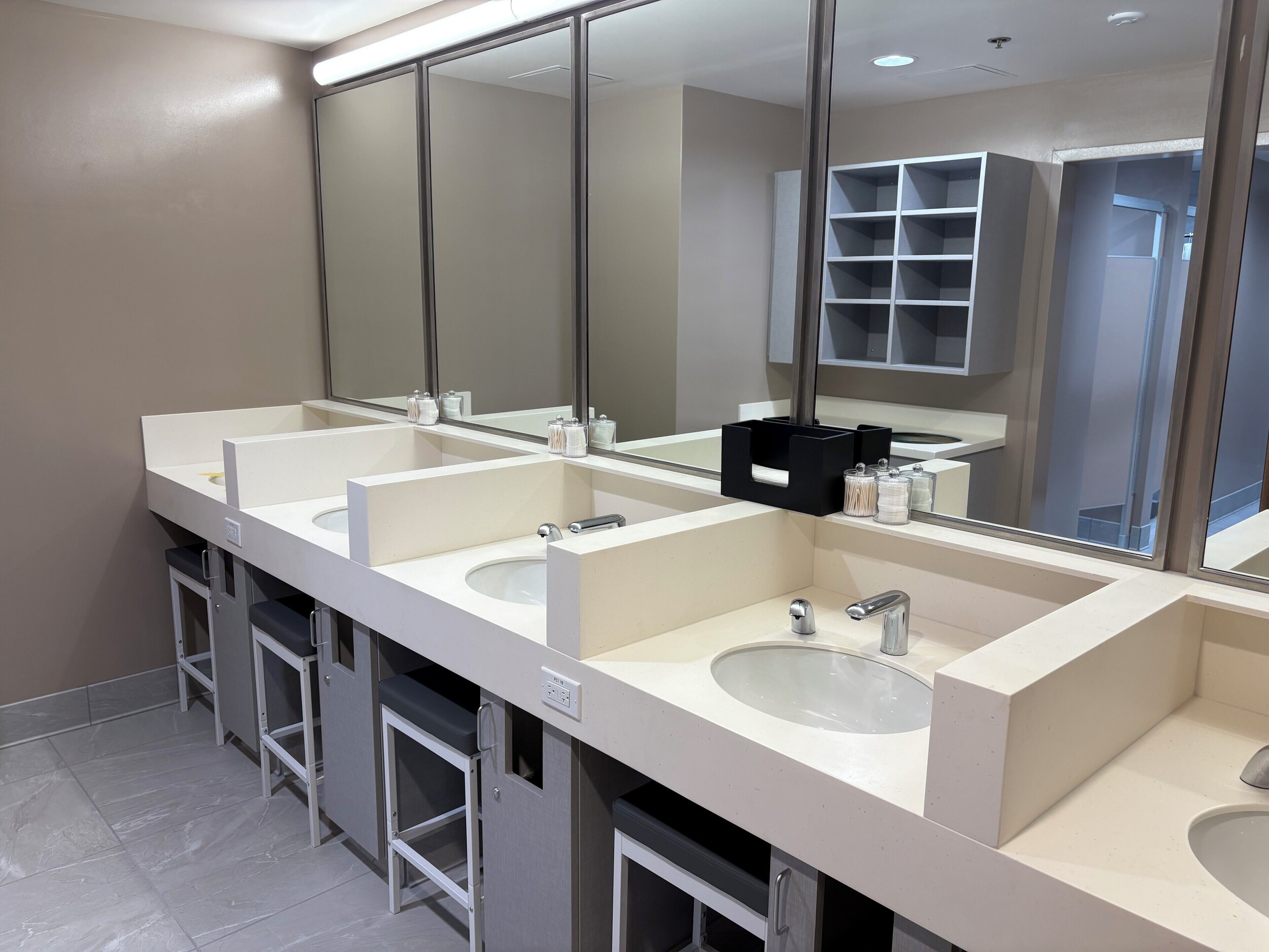 Photo - First Cabin International Hawaii