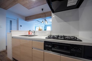 Fridge, microwave, stovetop, electric kettle - ZABO HILLS 302 (Sapporo)