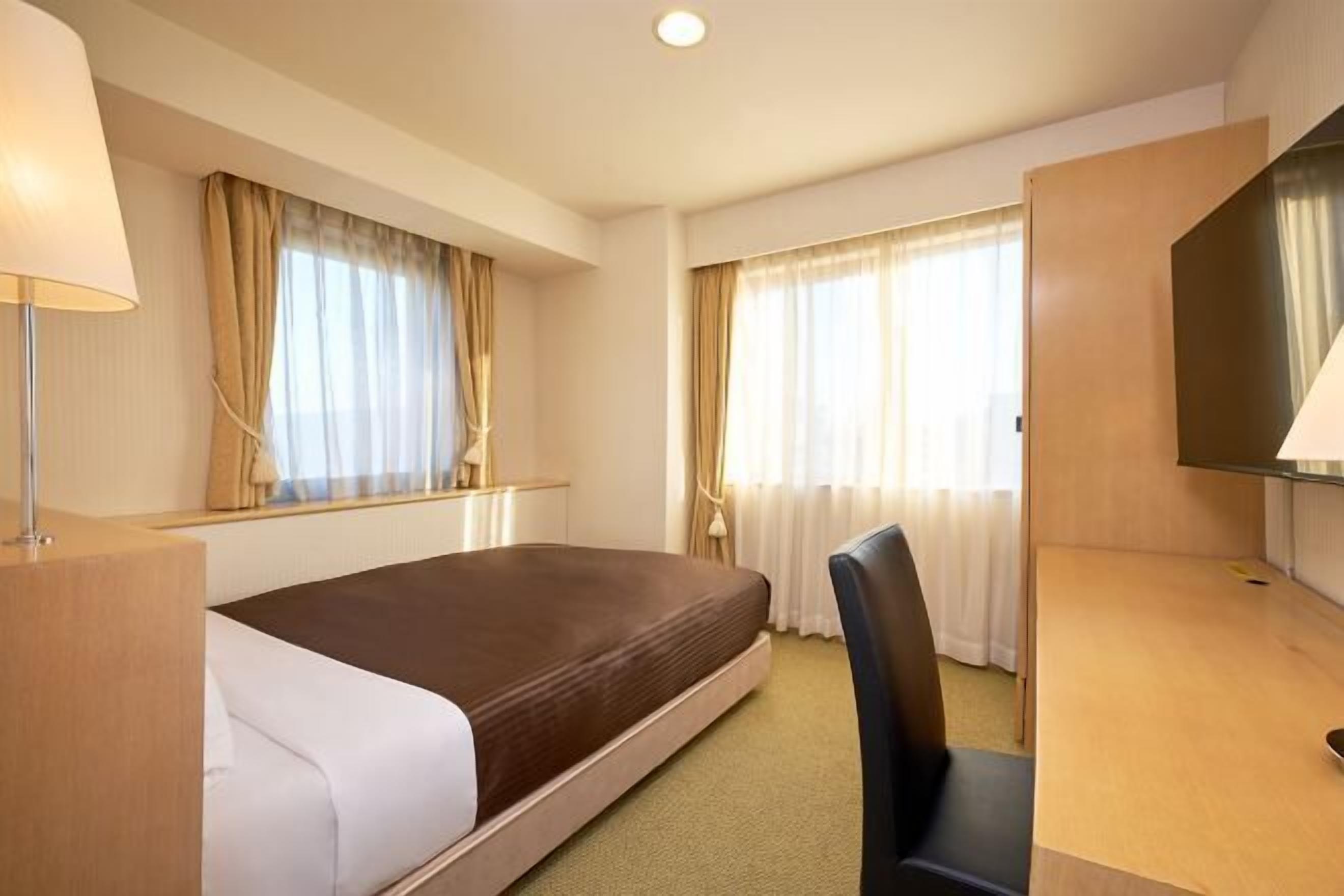 Down duvets, in-room safe, free WiFi, bed sheets