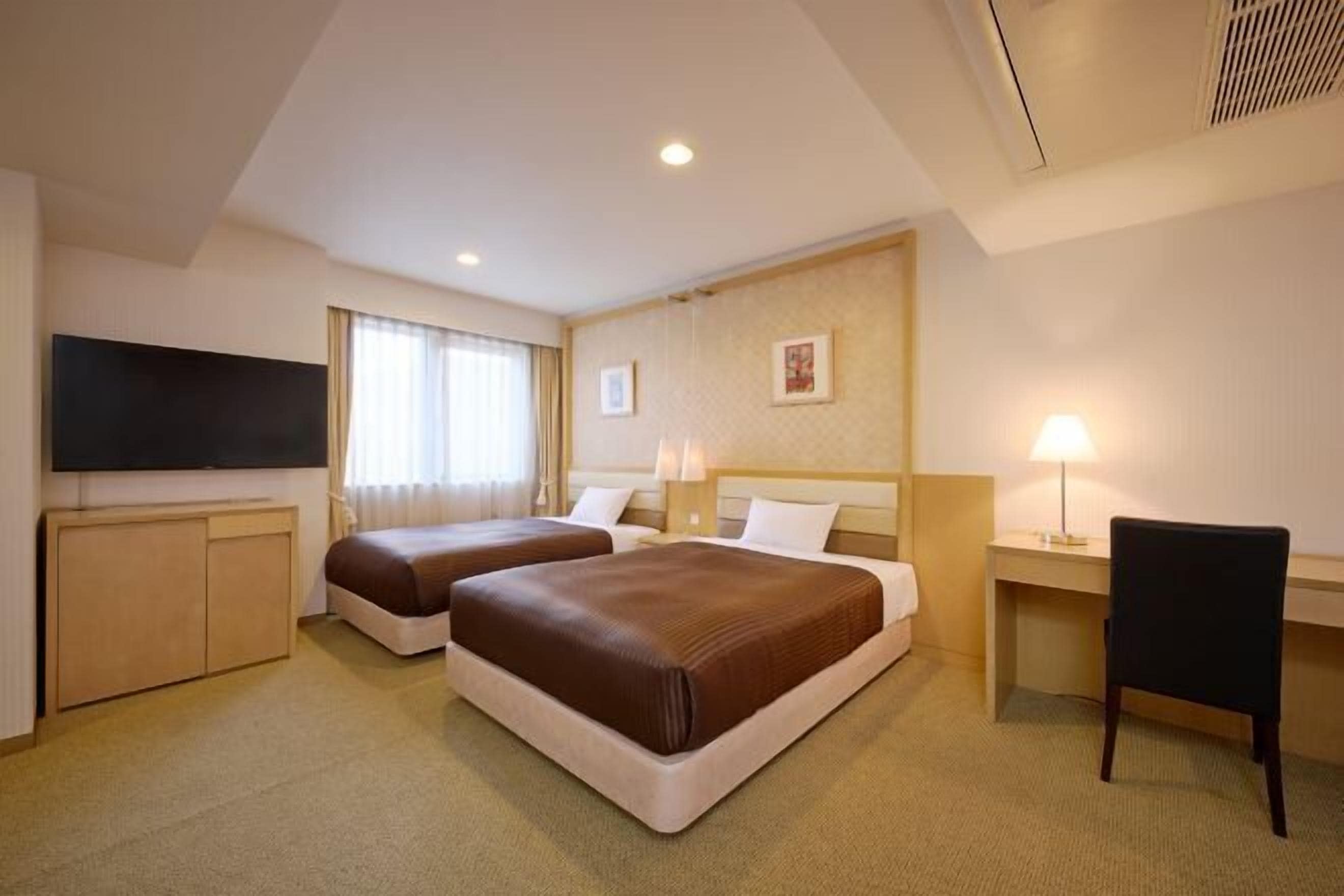 Down duvets, in-room safe, free WiFi, bed sheets