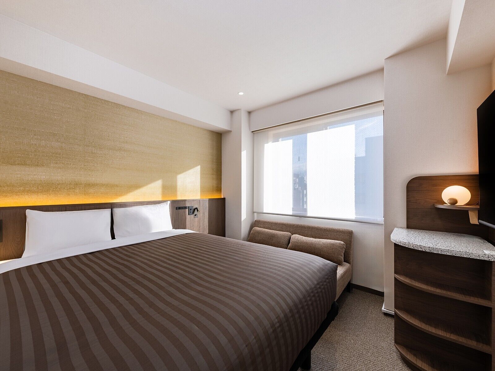 Premium Floor Standard Queen Room, Non-smoking | Down comforters, in-room safe, free WiFi, bed sheets
