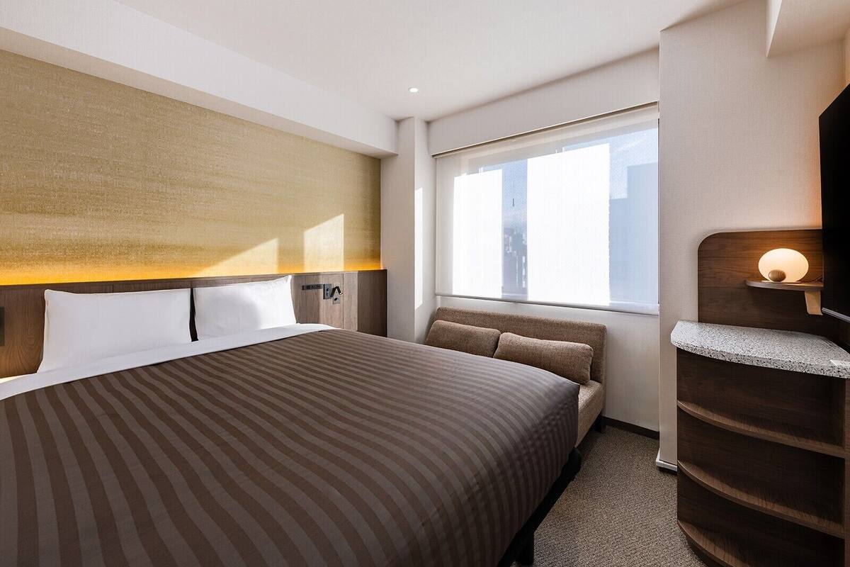 Premium Floor Standard Queen Room, Non-smoking | Down comforters, in-room safe, WiFi (free), bed sheets